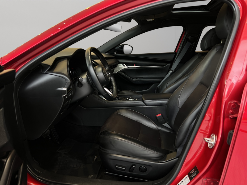 Mazda Mazda 3 5 pts. HB Signature, 2.5T, TA, piel, s. Bose, RA-18, 4x4 2023